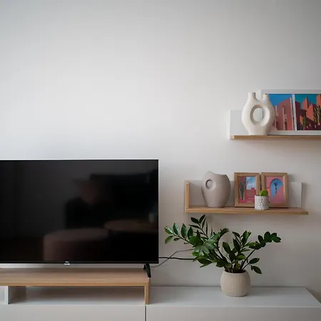 Wind Down In East Gate Living Apartment *