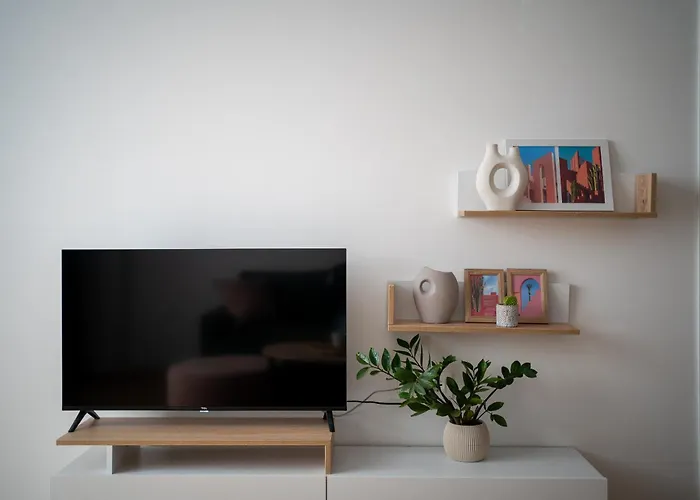 Wind Down In East Gate Living Apartment *