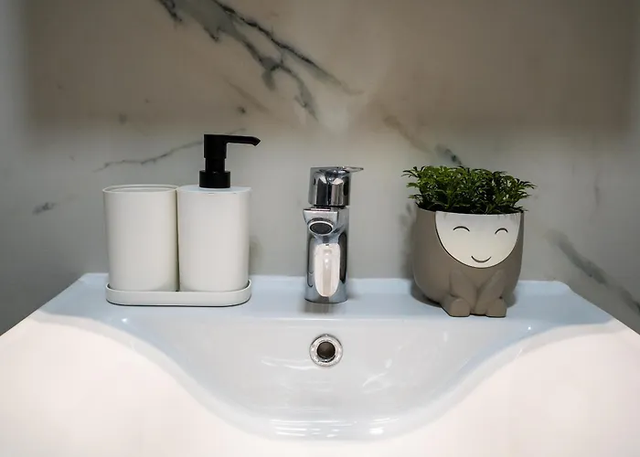 Wind Down In East Gate Living Apartment